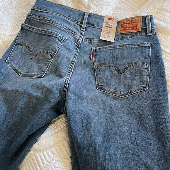 Levi’s women’s 710 super skinny de stressed size 12m - Picture 1 of 3